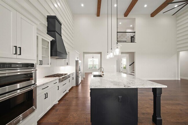 Building Photo - 8519 Lofty Pnes
