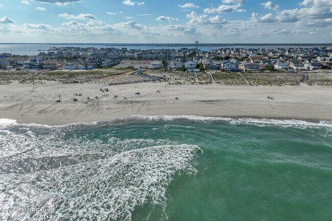 Building Photo - 14 Falls Rd