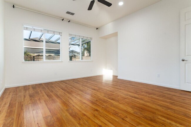 Building Photo - 3350 W Stewart Ave