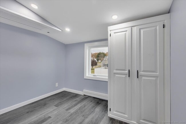 Building Photo - 21 Deepwood Dr