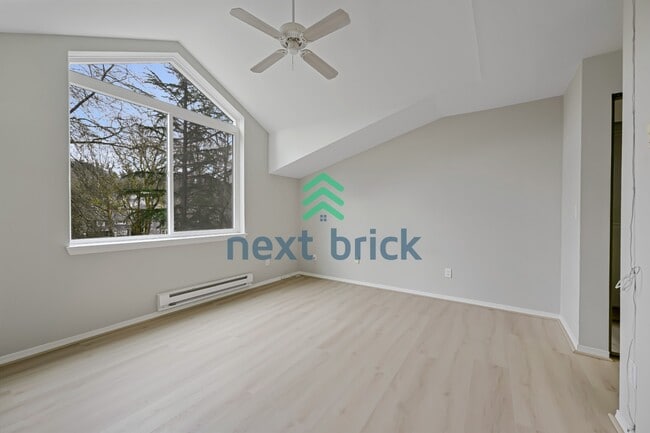 Building Photo - Charming 2-Bed Townhouse Retreat in Bothell with 2.5 Baths – Your Perfect Sanctuary Awaits!