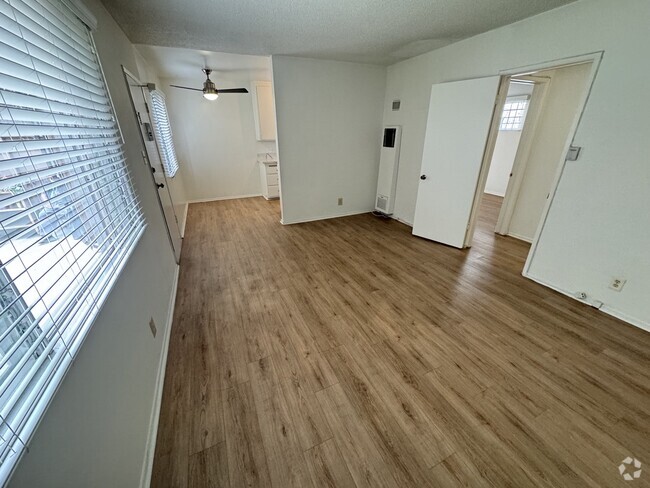 Building Photo - 5102 Inglewood Blvd