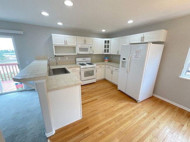 Building Photo - 3 Bedroom Home Available Near N Gate Blvd ...