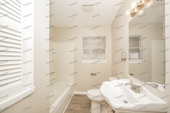 Building Photo - 6347 Edgehurst Dr