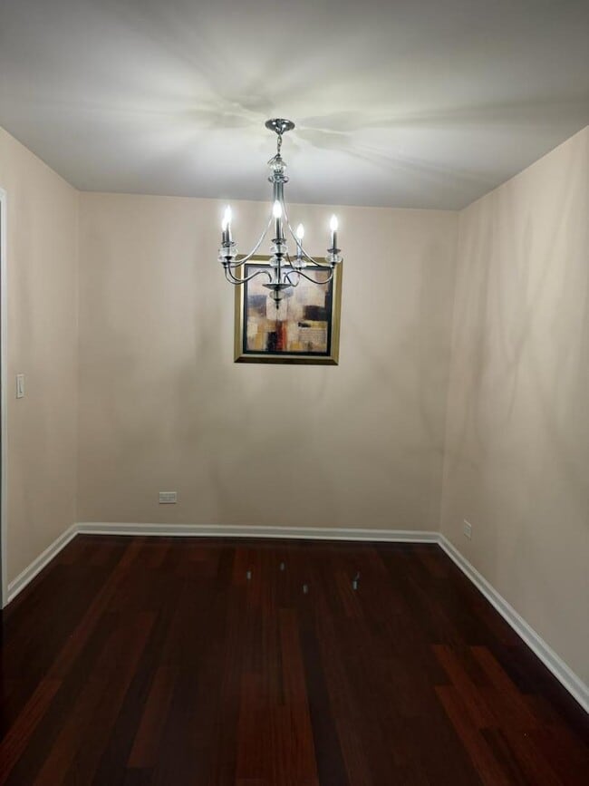 Building Photo - 220 Hawthorne Ct