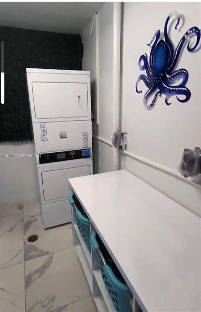 Building Photo - 2101 Normandy Dr