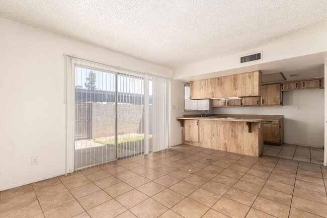 Building Photo - 5742 N 43rd Dr