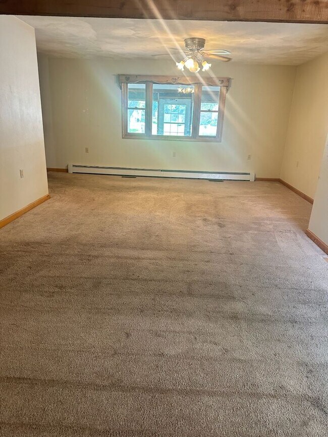 Building Photo - Spacious 3-Bedroom Home with Bonus Rooms i...