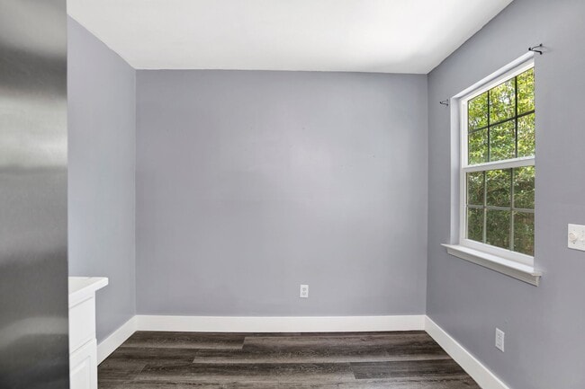 Building Photo - 4-bedroom, 2.5-bath home near Cordova Park