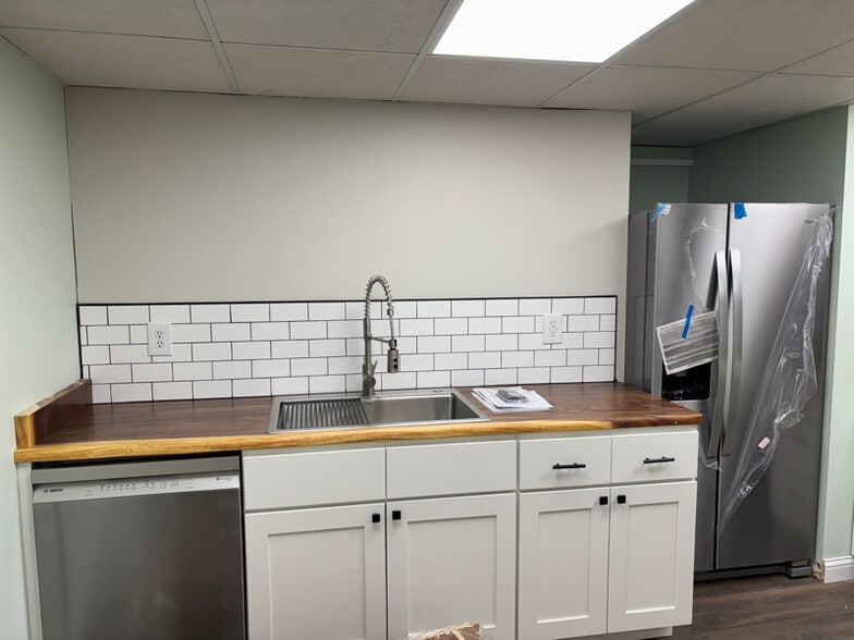 Building Photo - 823 3rd Ave