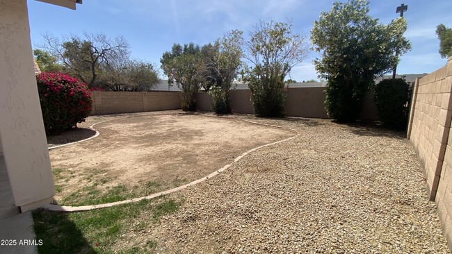Building Photo - 19962 N 65th Dr