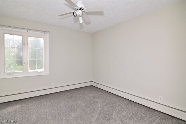Building Photo - 381 Hickory Hill Rd