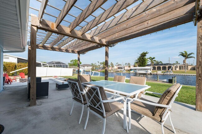 Building Photo - 121 Carlisle Ave NW