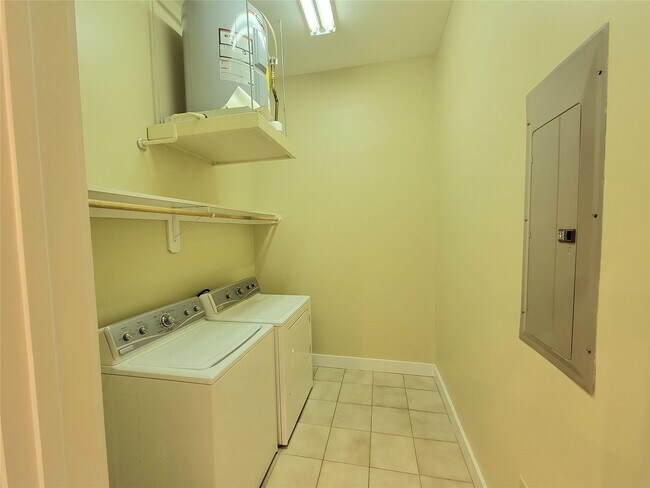 Building Photo - 2315 Harborside Dr