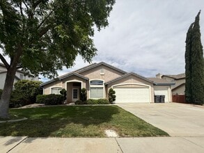 Building Photo - Quartz Hill 3 Bedroom 2 Bathroom