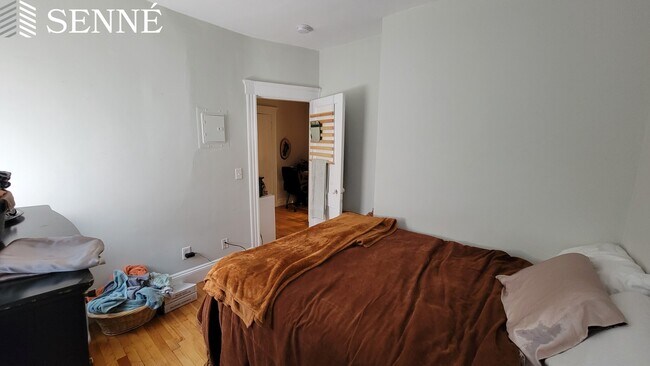 Building Photo - 6 Sherborn Ct