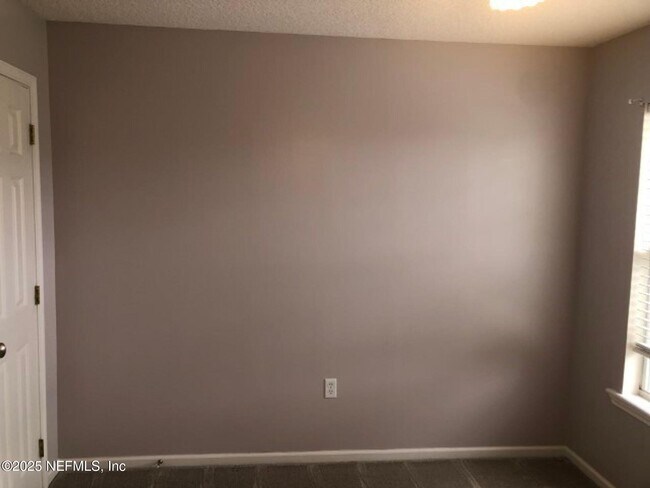 Building Photo - 12887 Dunns View Dr