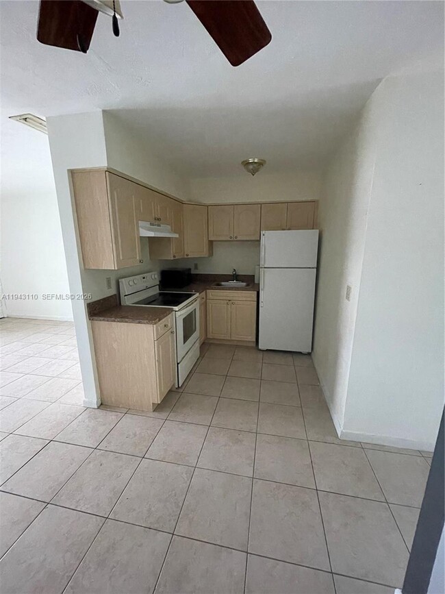 Building Photo - 5910 NE 18th Ave