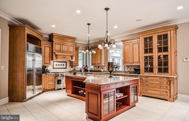 Building Photo - 7841 Montvale Way