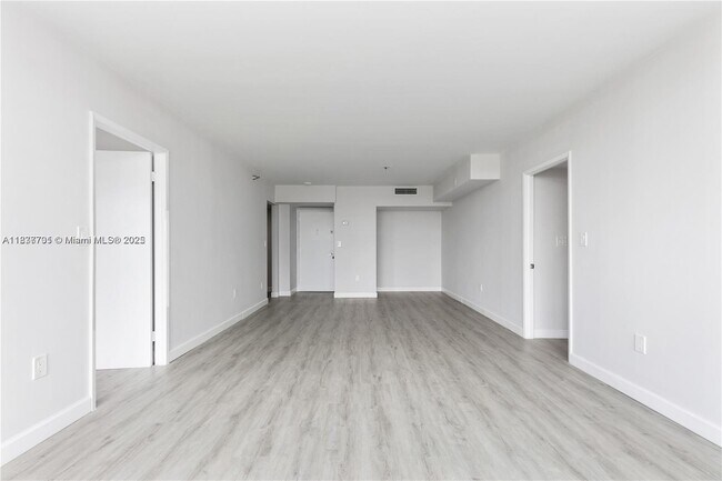 Building Photo - 20505 E Country Club Dr