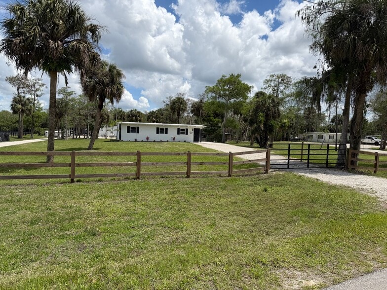 Building Photo - 1818 Richards St