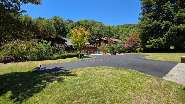 Building Photo - 5 Oak Forest Rd