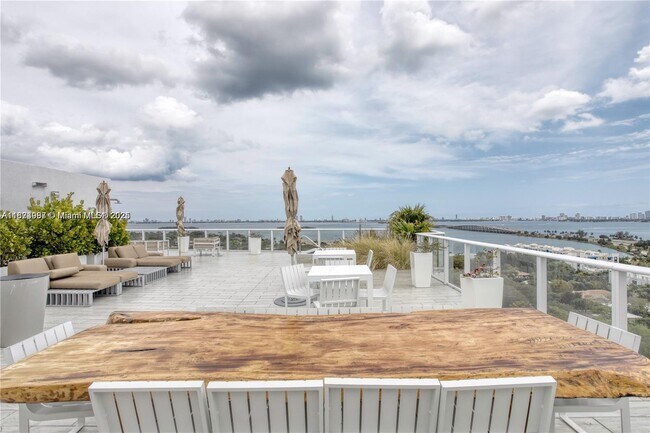 Building Photo - 4250 Biscayne Blvd