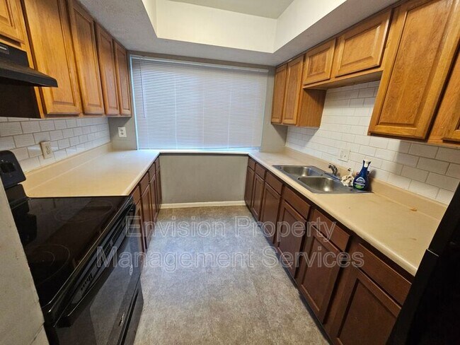 Building Photo - 966 Pine Hollow Rd