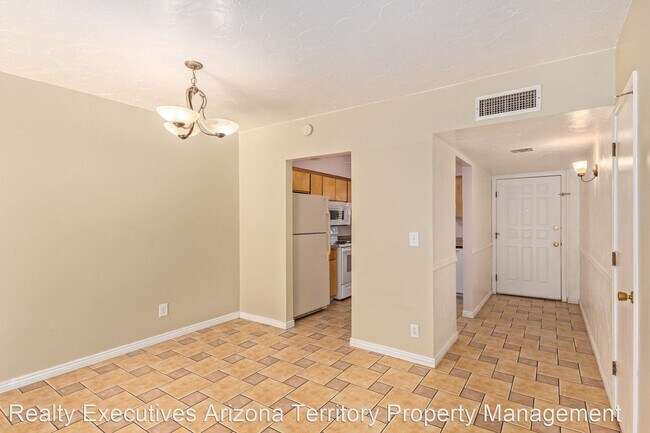 Building Photo - 3 br, 2 bath House - 835 S. Pantano Parkway
