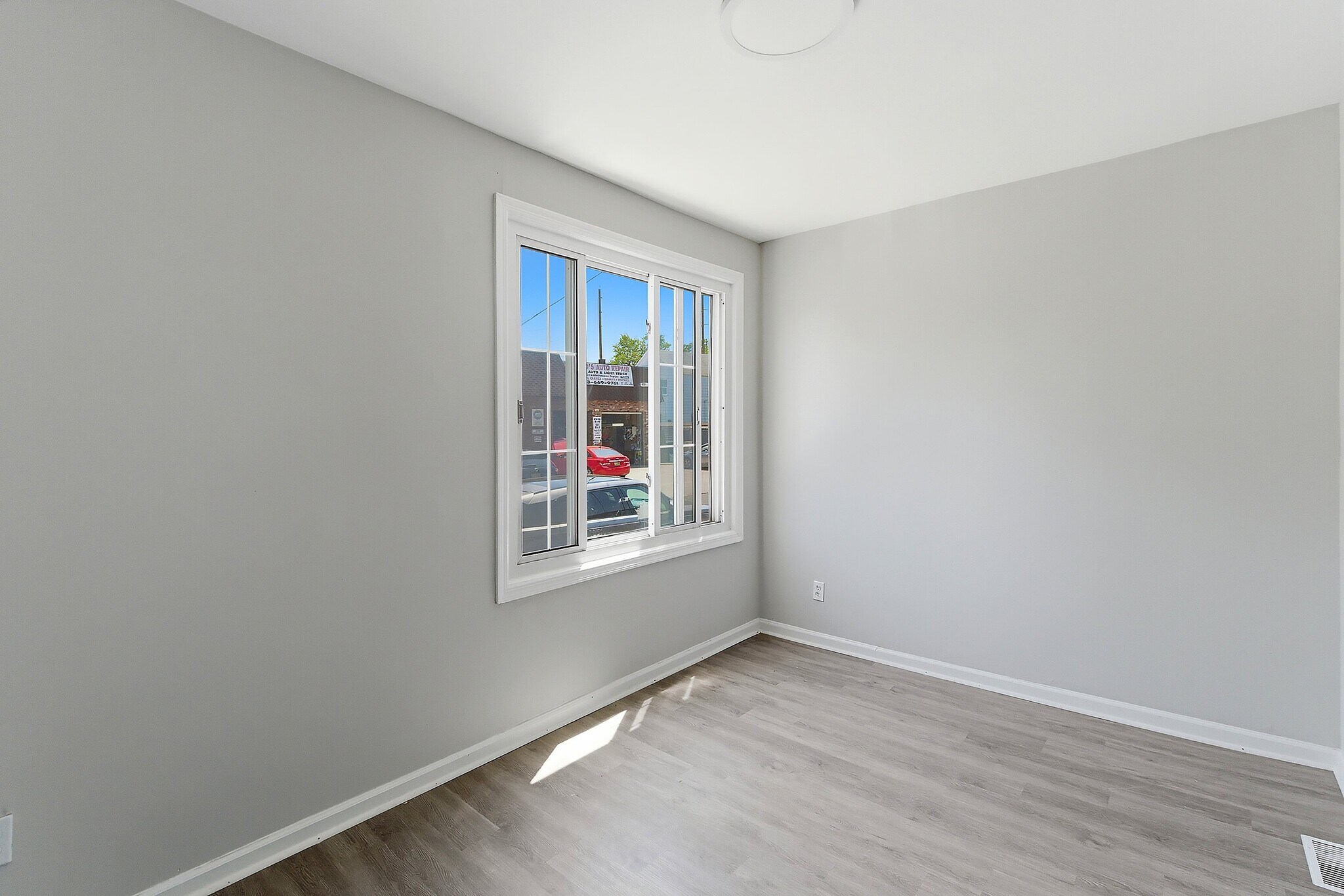 Bedroom 2 - 33 Lafayette St