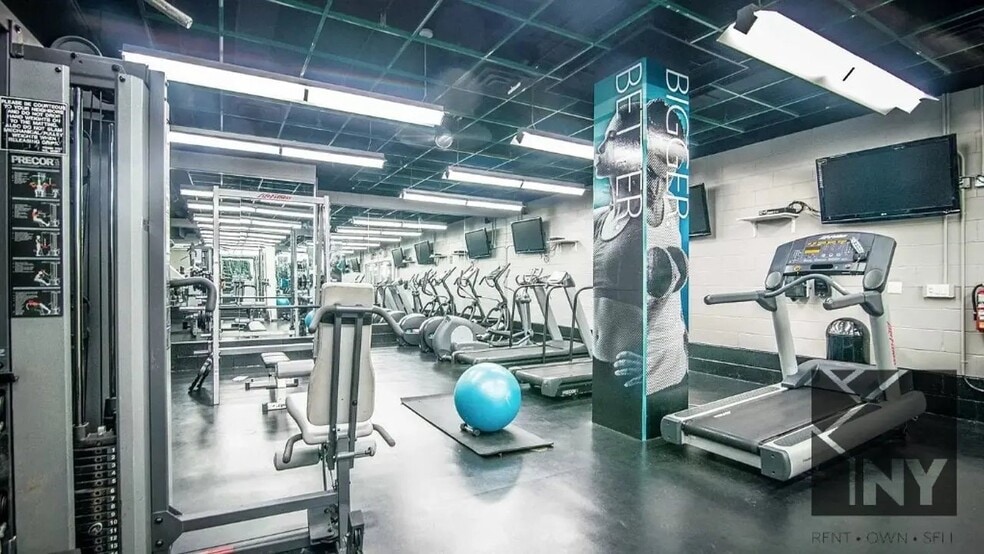 Building Photo - 475 9th Ave