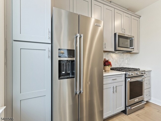 Building Photo - 715 Parker Blvd