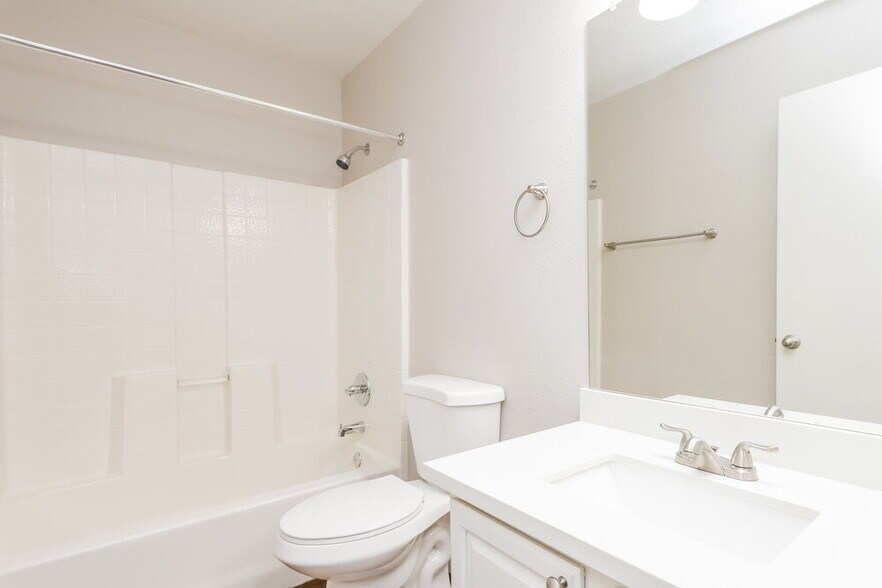 Building Photo - 964 Moore Oaks Ct