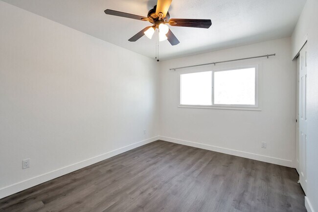 Building Photo - Amazing Tri-level close to ASU with Pool