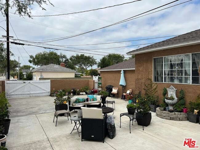 Building Photo - 17039 Crenshaw Blvd