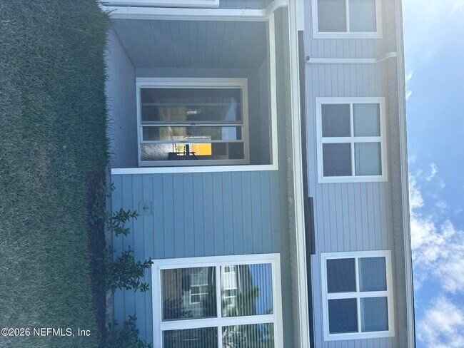 Building Photo - 135 Silver Myrtle Ct
