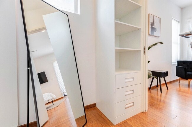 Building Photo - 4115 Chartres St