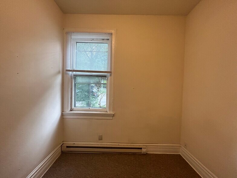 Building Photo - 319 N Pinckney St