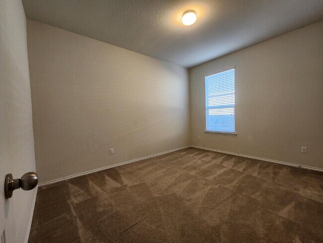 Building Photo - You do not want to miss out on this amazin...