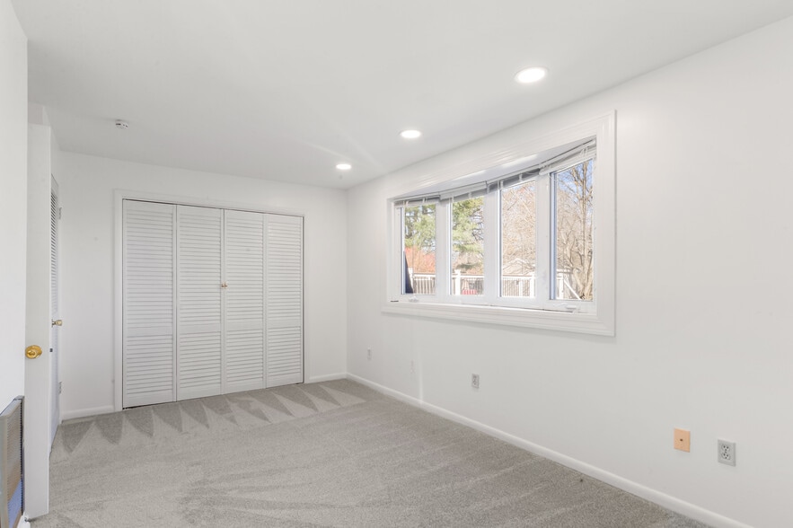 Building Photo - 2103 Laurel Brook Rd