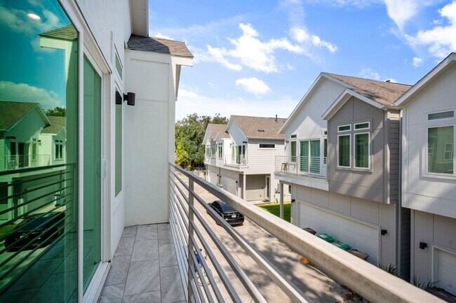 Building Photo - 861 Prosper St