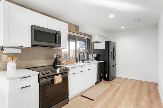 Building Photo - Robb Way