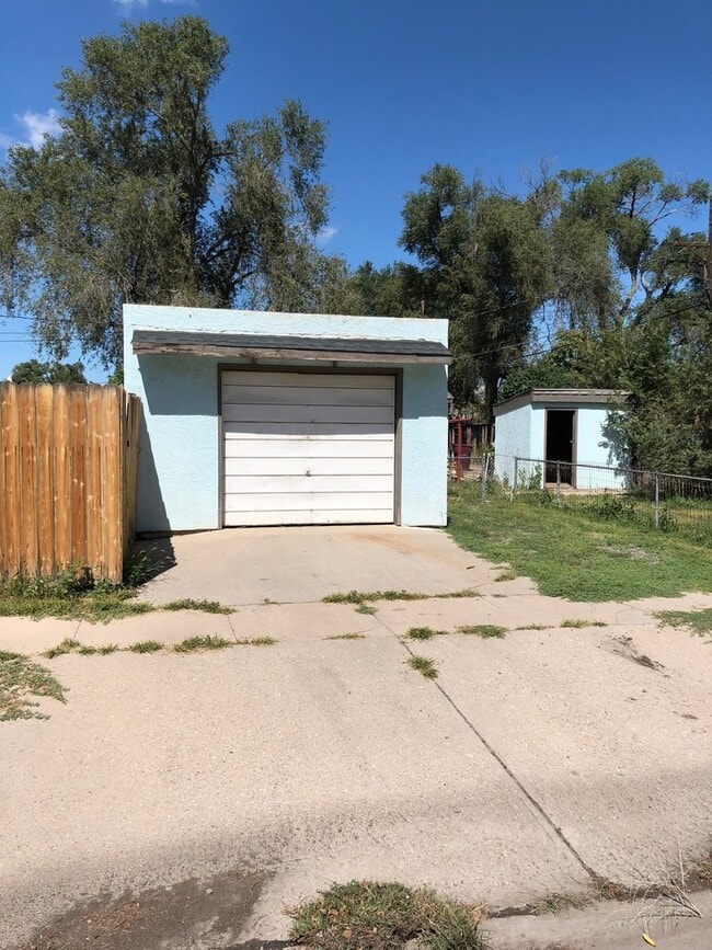 Building Photo - 2 Bedroom/1 Bath/ 1 Car Garage House on Corner Lot - $1,125/$1,125