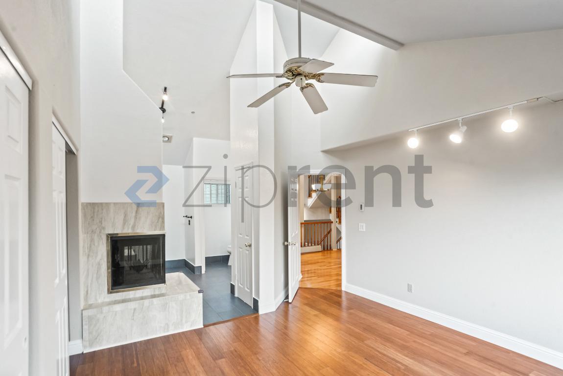 Building Photo - Unit