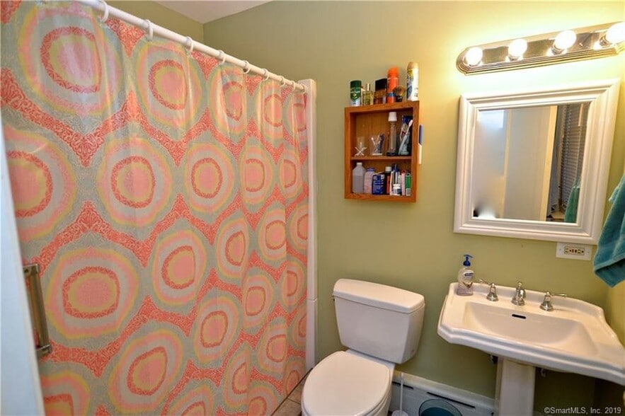 Building Photo - 85 Kneen St