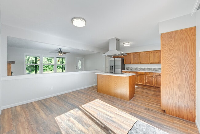 Building Photo - BEAUTIFUL UPDATED RAMBLER WITH LARGE GARGE