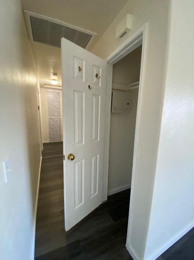 Building Photo - 4414 Royal Pine Cir