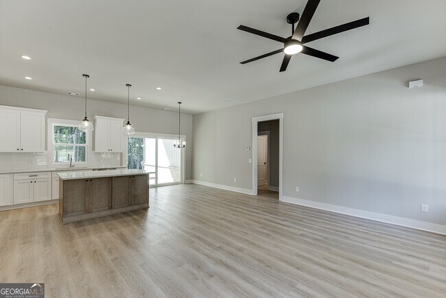 Building Photo - 125 Rains Rd