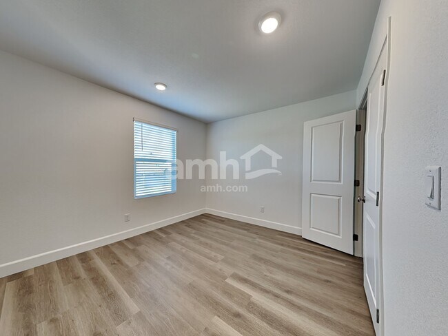 Building Photo - 9230 River Owl Ct