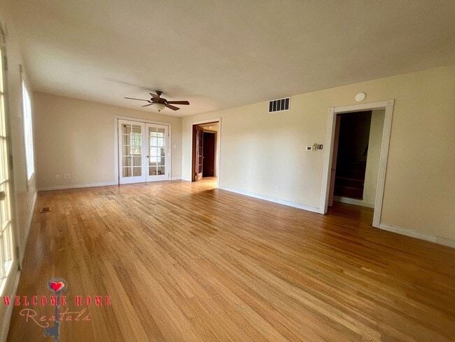 Building Photo - Unique opportunity - Bring your horses!